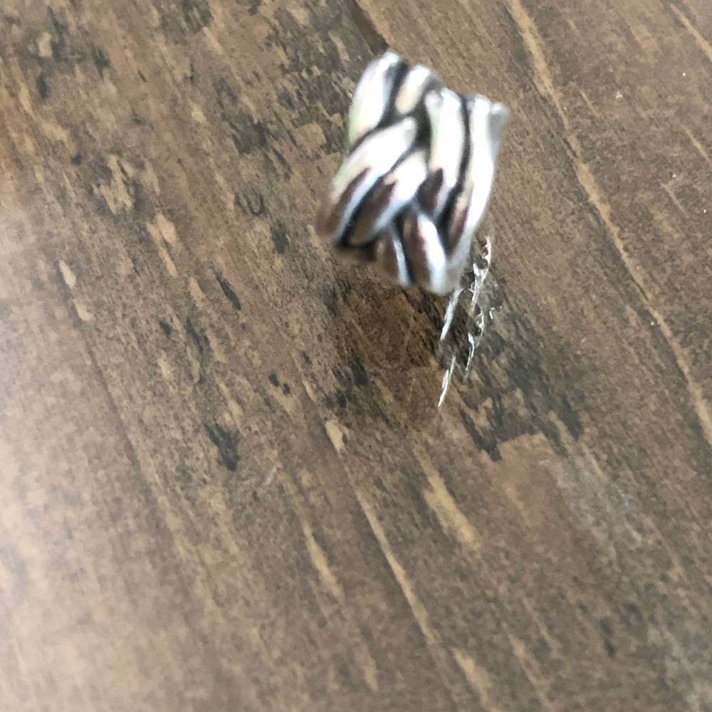 Genuine Pandora Charm. Marked 925 ALE. Love knot design. As new. - Picture 2 of 3